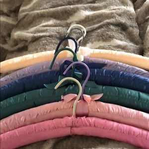 6 Satin hangers